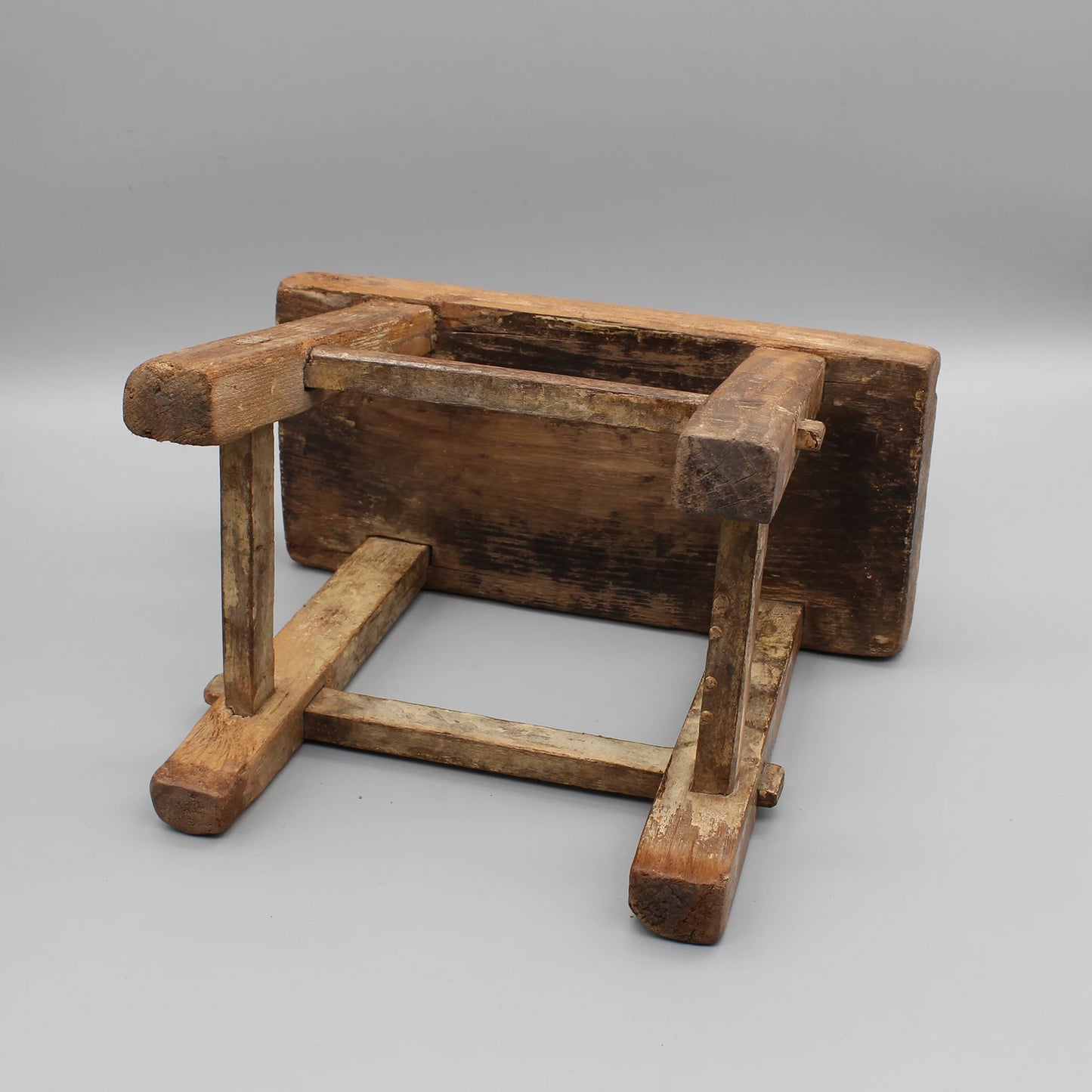 Ancien tabouret de cuisine, petit banc, petite place, chaise pour enfants