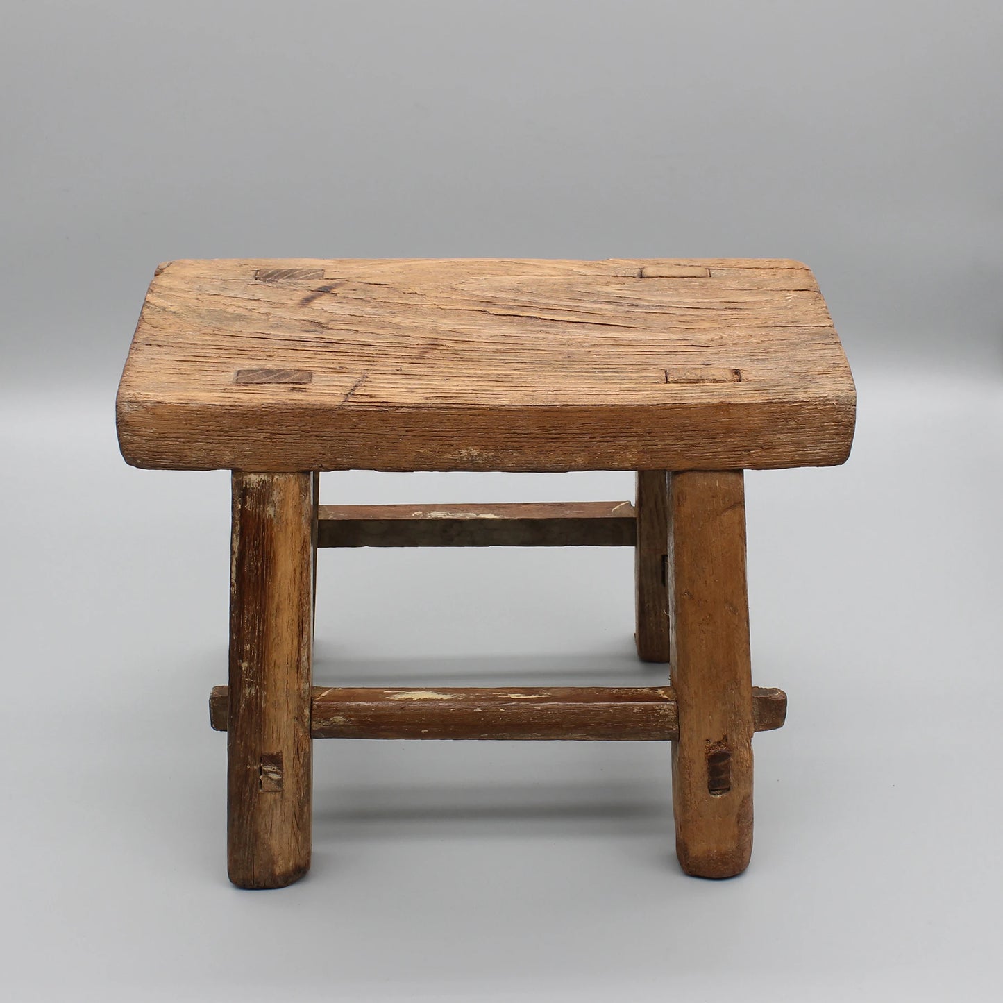 Ancien tabouret de cuisine, petit banc, petite place, chaise pour enfants