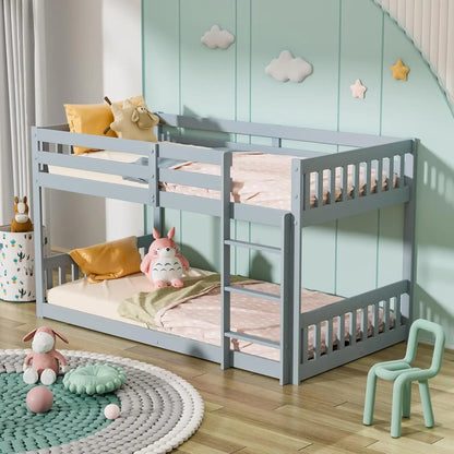 Litera baja de madera maciza para niños, bebés y jóvenes, estructura de litera con barandillas y escalera para niños y niñas, color blanco