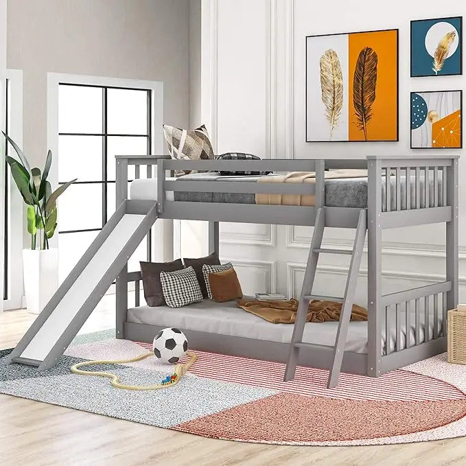 Litera baja de madera maciza para niños, litera doble sobre dos camas individuales con tobogán y escalera, escalera con estantes de almacenamiento/pasamanos