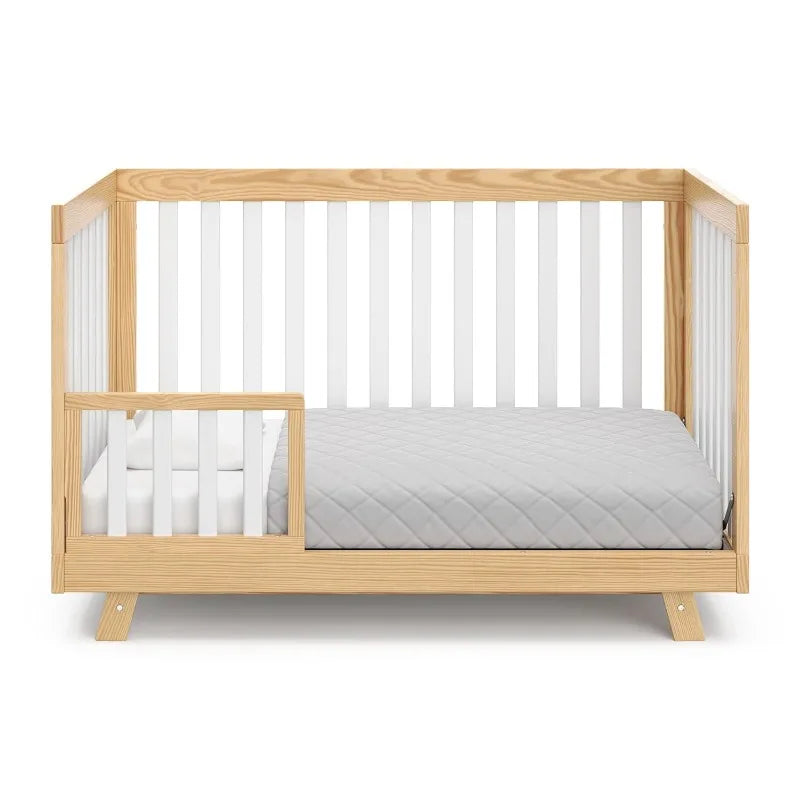 Cuna convertible Storkcraft Beckett (natural con listones blancos): se convierte de cuna para bebé en cama para niños pequeños y sofá cama