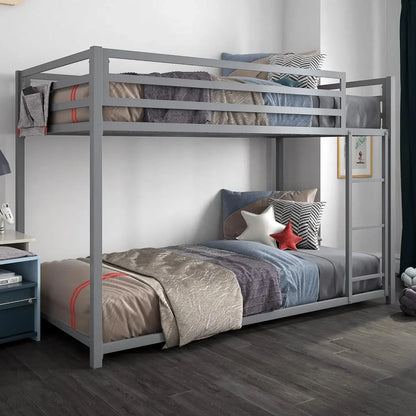 Litera de metal Miles Low para niños, con escalera incorporada, barandilla alta y listones de metal, litera inferior para cama de piso, sin caja