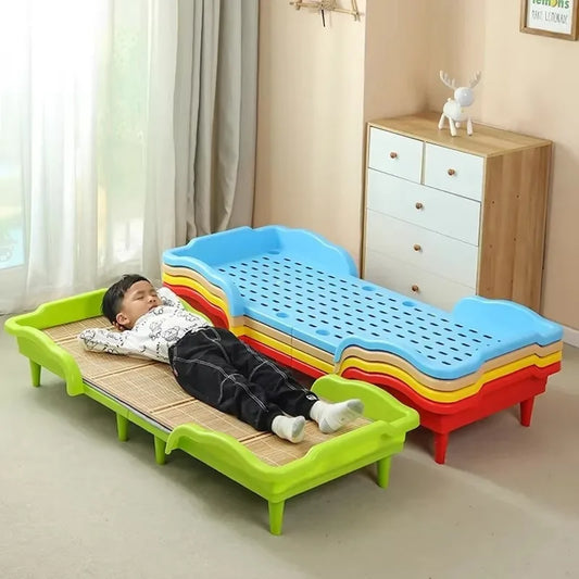 Muebles de cama plegables empalmables para niños Muebles portátiles para bebés Cama para el almuerzo de los niños en el jardín de infantes Cama apilable para niños pequeños