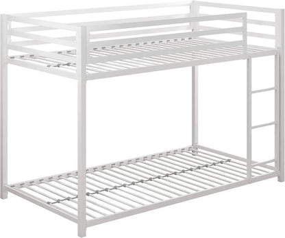 Litera de metal Miles Low para niños, con escalera incorporada, barandilla alta y listones de metal, litera inferior para cama de piso, color blanco