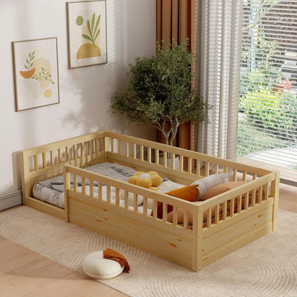 Cama de piso para niños pequeños con valla de seguridad, cama de piso tipo casa de juegos con barandales altos para dormitorio de niños, cama Montessori con madera sólida resistente