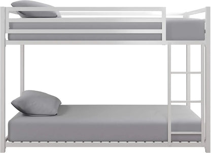 Litera de metal Miles Low para niños, con escalera incorporada, barandilla alta y listones de metal, litera inferior para cama de piso, color blanco