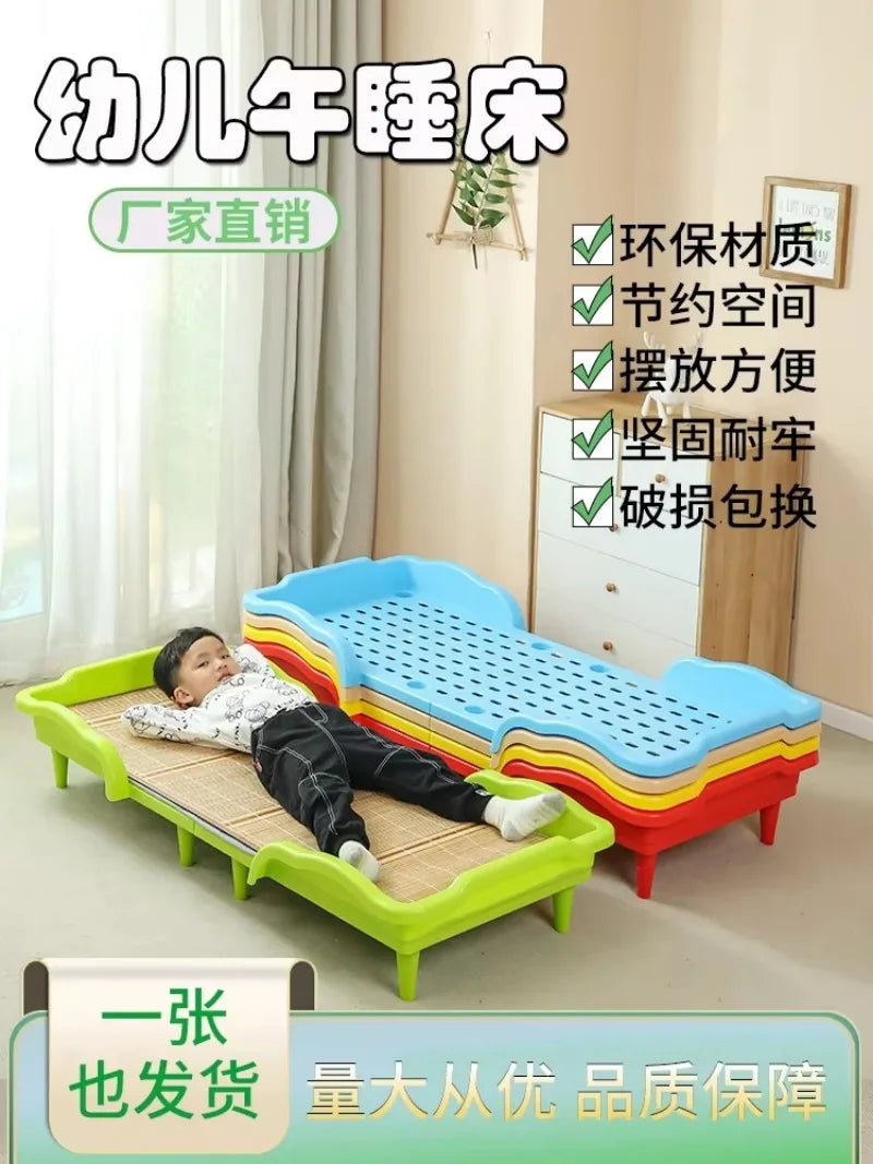 Muebles de cama plegables empalmables para niños Muebles portátiles para bebés Cama para el almuerzo de los niños en el jardín de infantes Cama apilable para niños pequeños